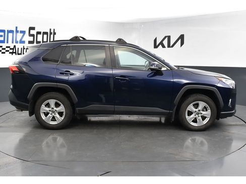 Used 2021 Toyota RAV4 XLE w/ Convenience Package image 6