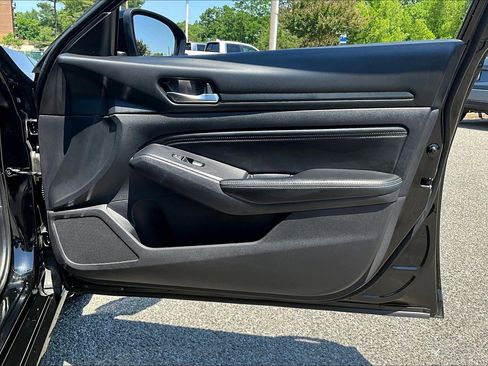 Used 2019 Nissan Altima 2.5 S FWD image 17
