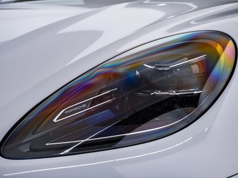 Certified 2025 Porsche Macan image 7