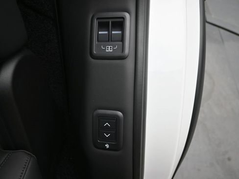 New 2025 Land Rover Range Rover Long Wheelbase SE image 22