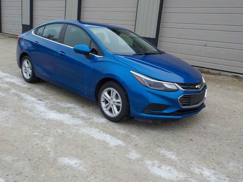 Used 2018 Chevrolet Cruze LT image 3