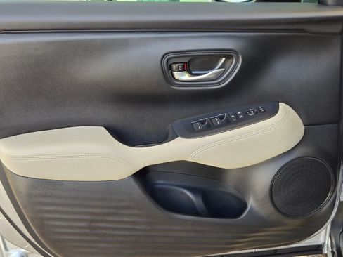Used 2027 Honda HR-V LX image 11