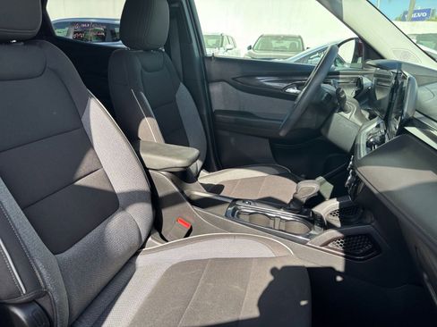 Used 2025 Chevrolet TrailBlazer LT FWD image 35