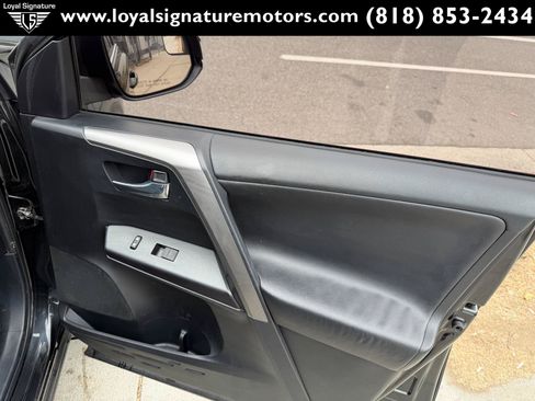 Used 2017 Toyota RAV4 XLE AWD/4WD image 32