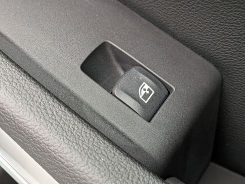 New 2026 BMW 330i xDrive Sedan w/ M Sport Package image 36