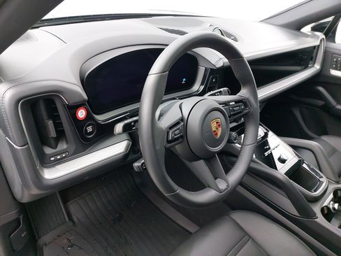 Used 2025 Porsche Cayenne Coupe w/ Premium Package Plus image 4