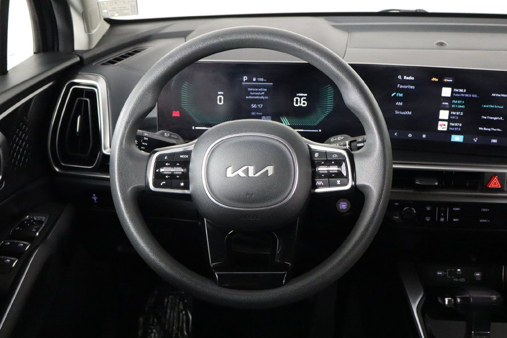 Used 2024 Kia Sorento LX FWD image 7