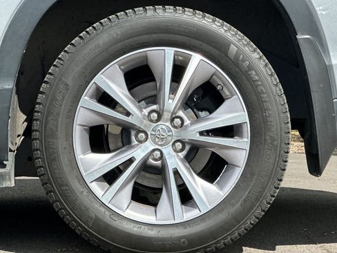 Used 2015 Toyota Highlander XLE AWD/4WD image 28