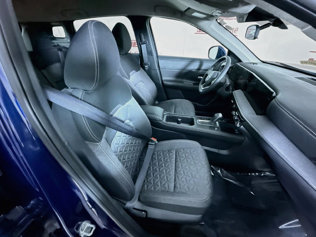 Certified 2025 Nissan Kicks SV AWD/4WD image 29