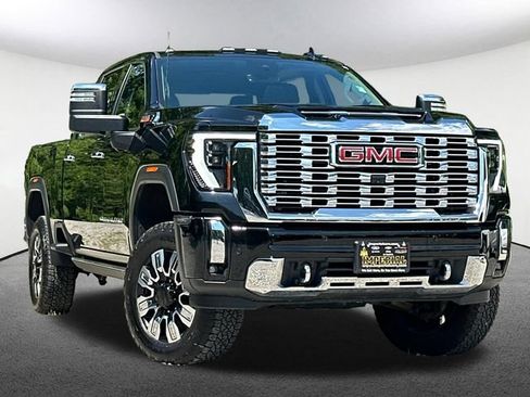 Used 2024 GMC Sierra 2500 Denali w/ Technology Package AWD/4WD image 2