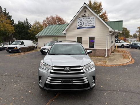 Used 2017 Toyota Highlander Plus image 2