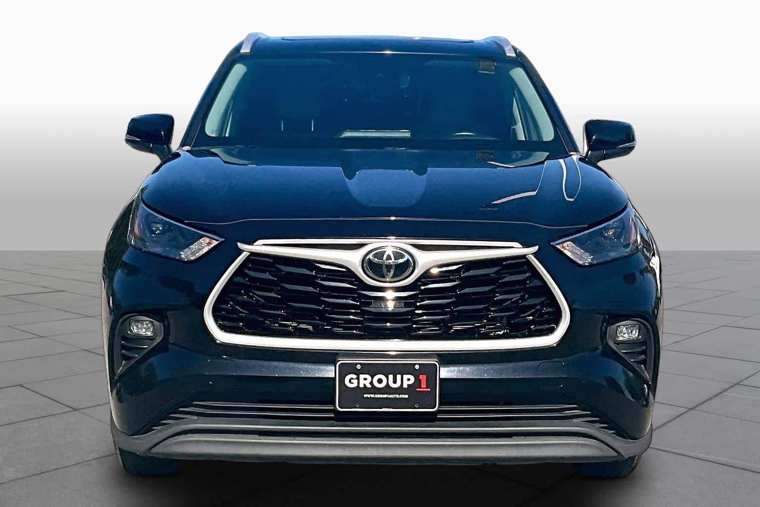 Used 2023 Toyota Highlander XLE FWD image 4
