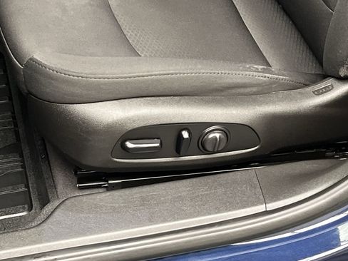 Used 2018 Chevrolet Malibu LT image 9