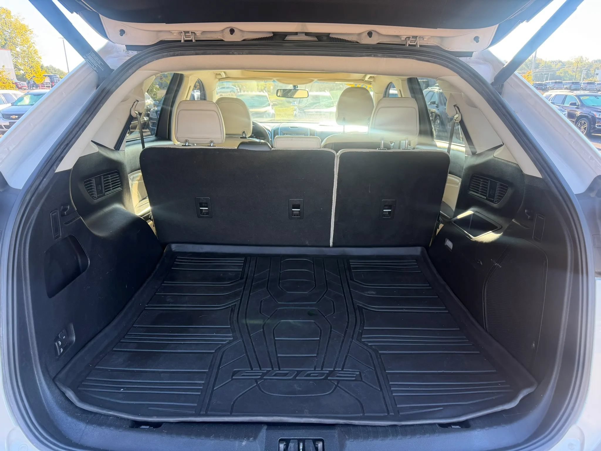 Used 2018 Ford Edge Titanium w/ Equipment Group 301A FWD image 16