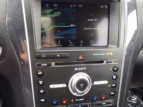 Used 2018 Ford Explorer Limited image 28