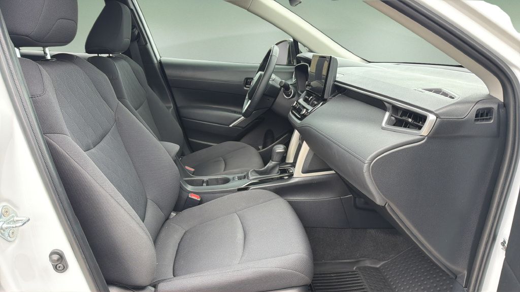 Used 2024 Toyota Corolla Cross LE w/ Moonroof Package AWD/4WD image 28