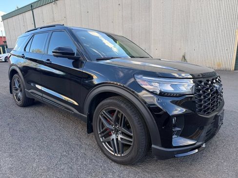 Used 2025 Ford Explorer ST AWD/4WD image 4