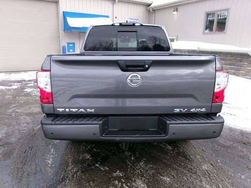 Used 2022 Nissan Titan SV image 6