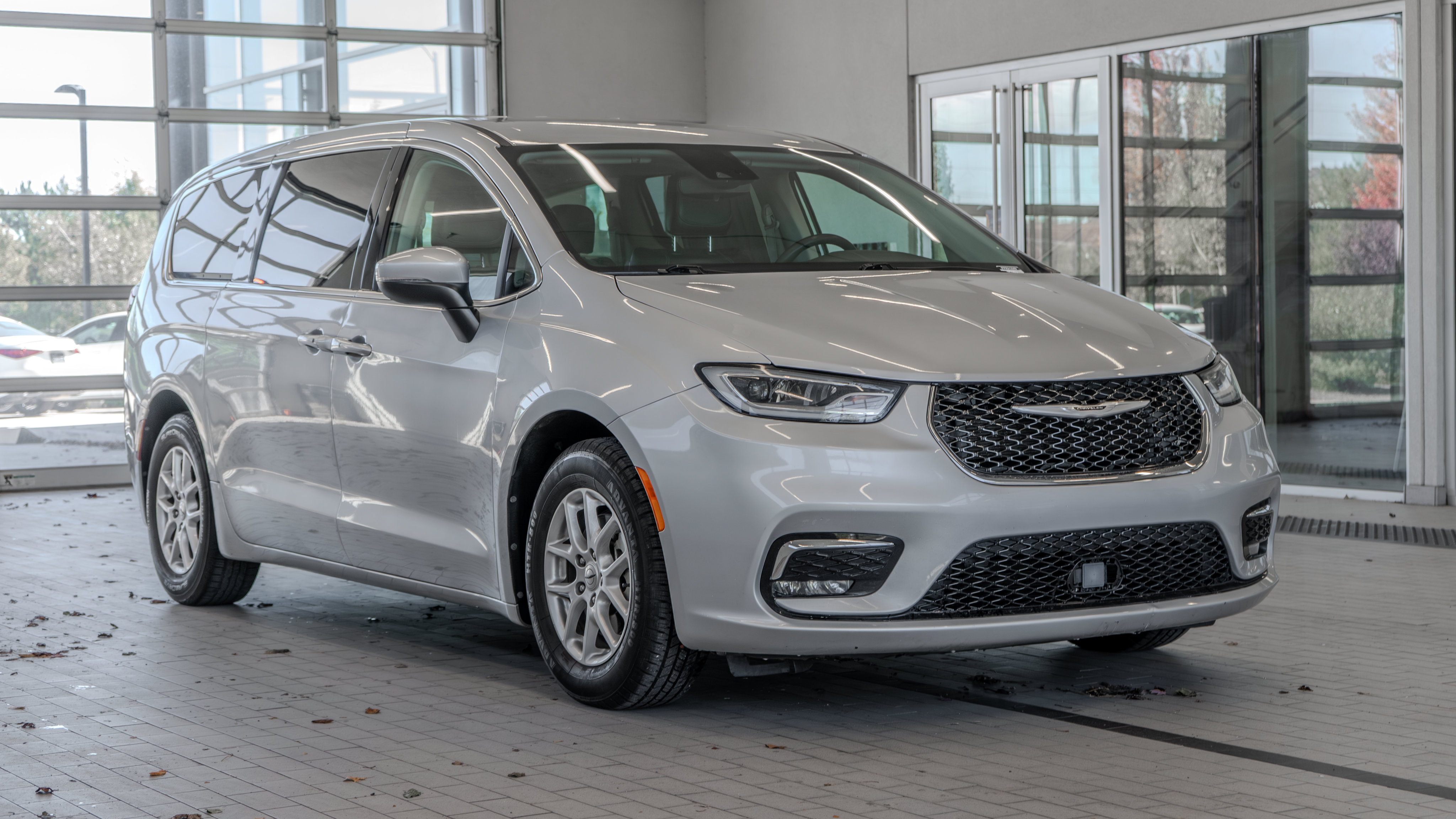 Used 2023 Chrysler Pacifica Touring-L FWD image 21