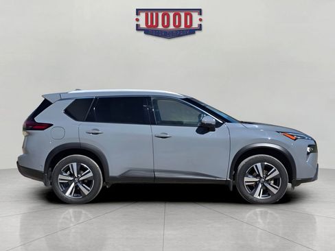 Used 2025 Nissan Rogue SL image 2