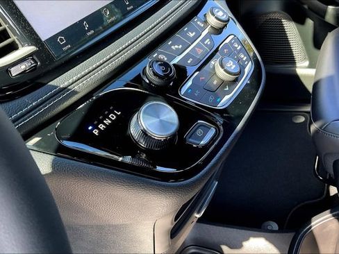 New 2026 Chrysler Pacifica Select image 9