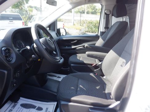 Used 2023 Mercedes-Benz Metris image 11