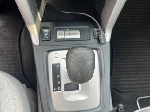 Used 2017 Subaru Forester 2.5i Premium w/ All-Weather Package image 17