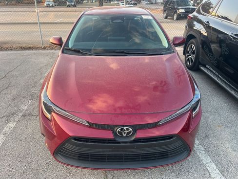 Used 2025 Toyota Corolla LE image 2