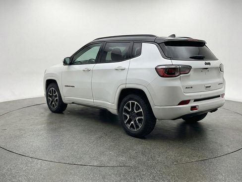 Used 2025 Jeep Compass Trailhawk AWD/4WD image 6