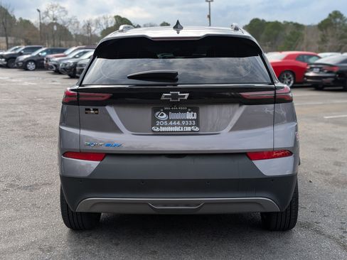 Used 2023 Chevrolet Bolt EUV LT w/ Convenience Package image 8