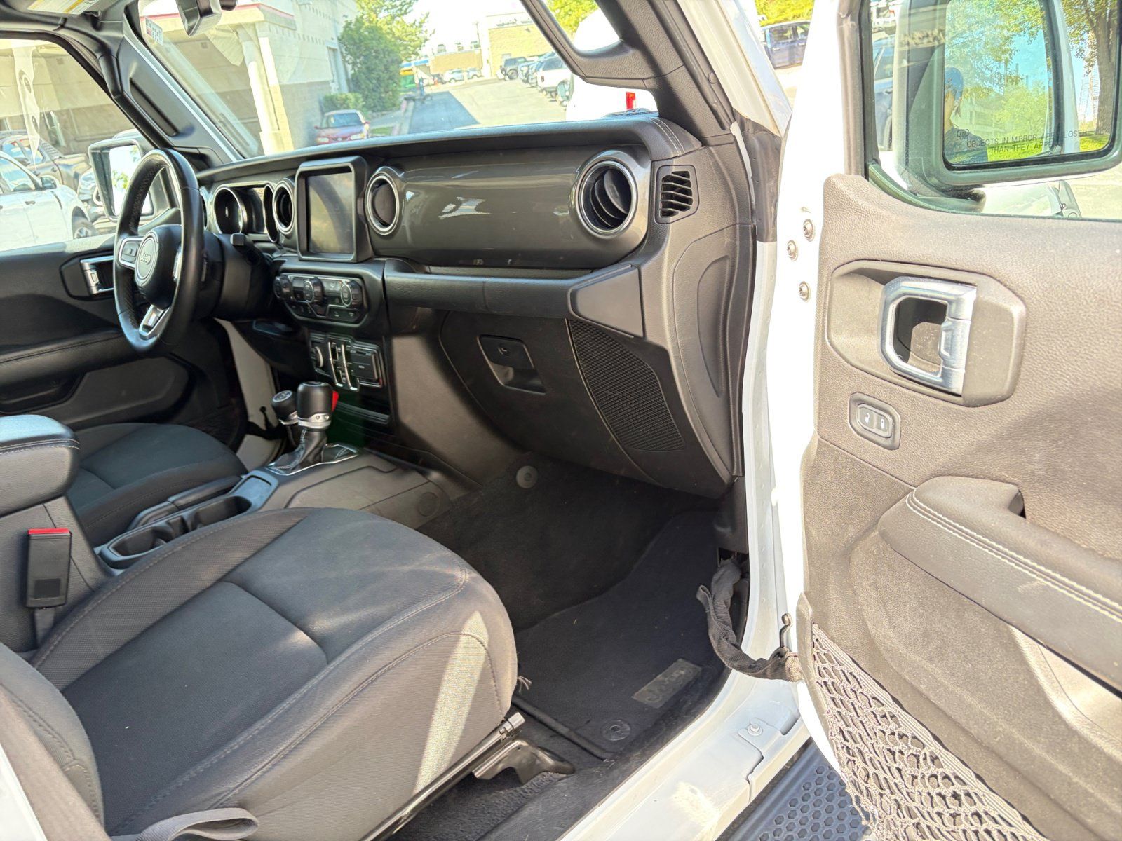 Used 2023 Jeep Wrangler Unlimited Sahara AWD/4WD image 27