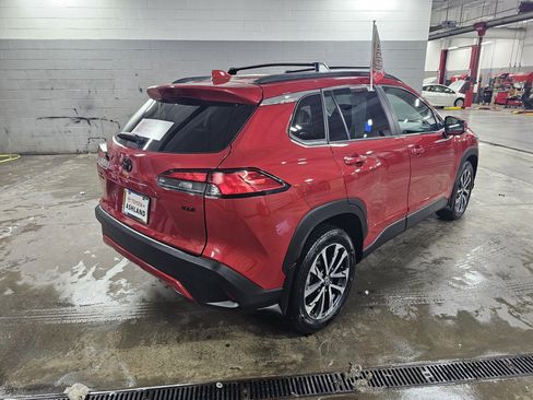 Certified 2024 Toyota Corolla Cross XLE image 4