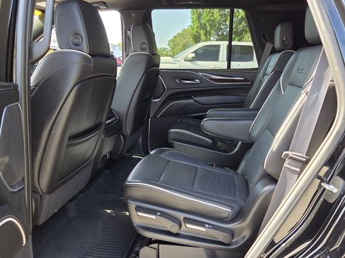 Used 2021 Cadillac Escalade Premium Luxury RWD image 10