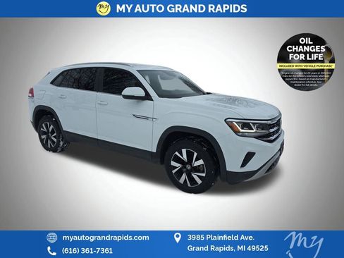Used 2023 Volkswagen Atlas Cross Sport SE image 2