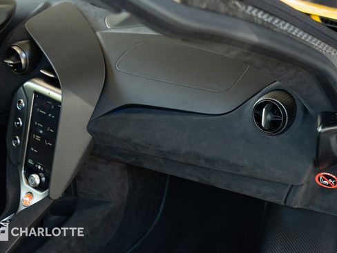Used 2025 McLaren 750S RWD image 32