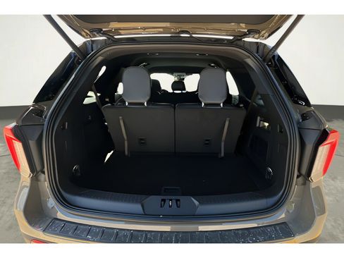 New 2026 Ford Explorer ST-Line w/ ST-Line Street Pack AWD/4WD image 18