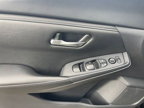 Used 2024 Nissan Sentra SV image 6