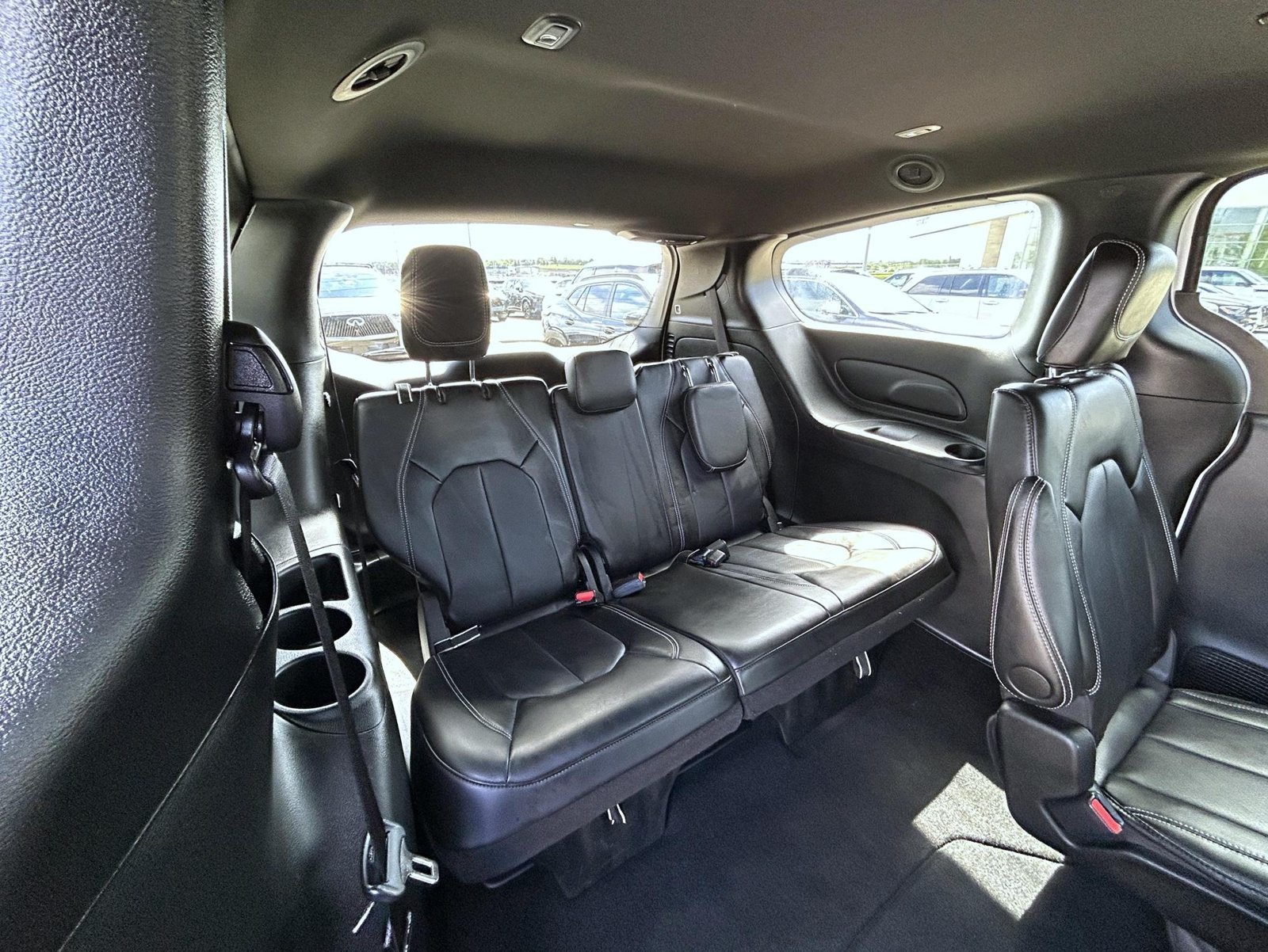Used 2025 Chrysler Pacifica Select FWD image 18