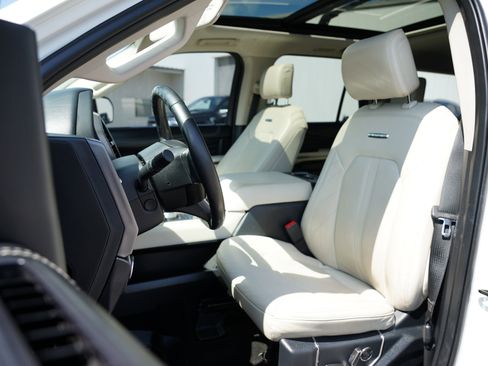 Used 2021 Ford Expedition Platinum image 14