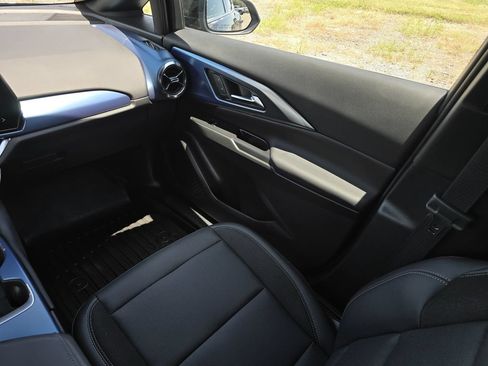 Certified 2025 Chevrolet Equinox EV LT FWD image 22
