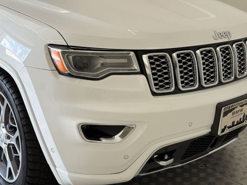Used 2020 Jeep Grand Cherokee Overland AWD/4WD image 12