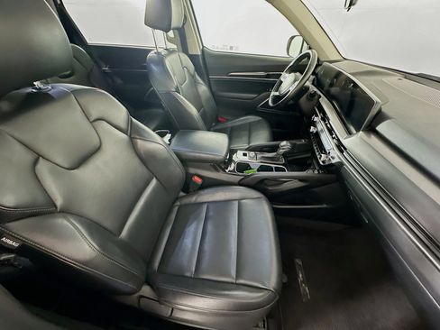 Used 2025 Kia Telluride S image 34