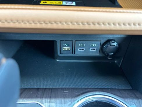 Certified 2024 Toyota Highlander Platinum AWD/4WD image 22