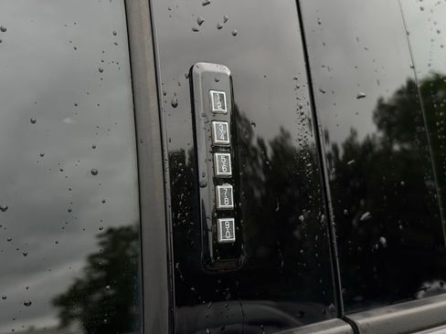 Used 2017 Ford F150 XLT w/ Equipment Group 302A Luxury AWD/4WD image 6