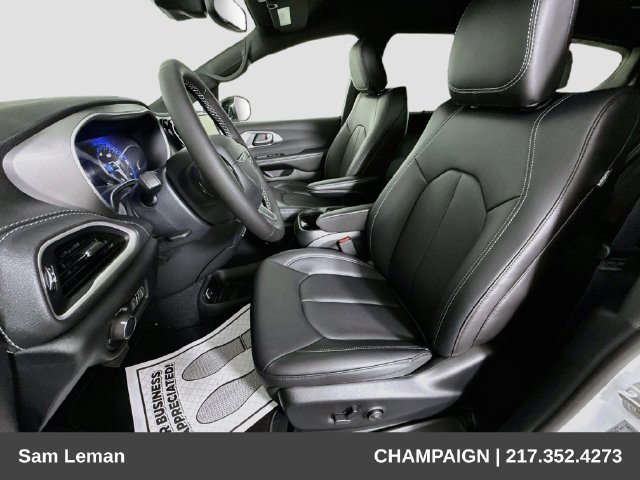 New 2027 Chrysler Pacifica Select FWD image 20