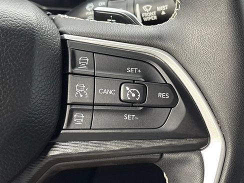 Used 2023 Jeep Grand Cherokee Altitude AWD/4WD image 20