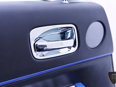 Used 2019 Rolls-Royce Dawn RWD image 45