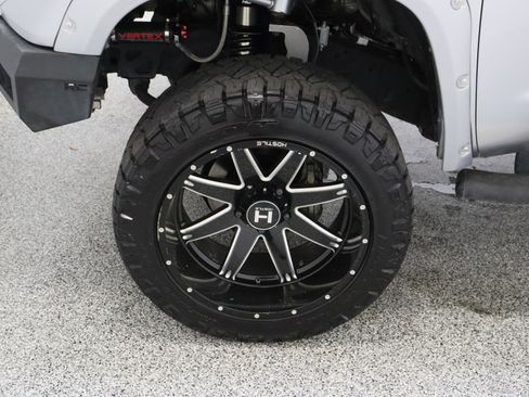 Used 2021 Toyota Tundra SR5 w/ SR5 Upgrade Package AWD/4WD image 12