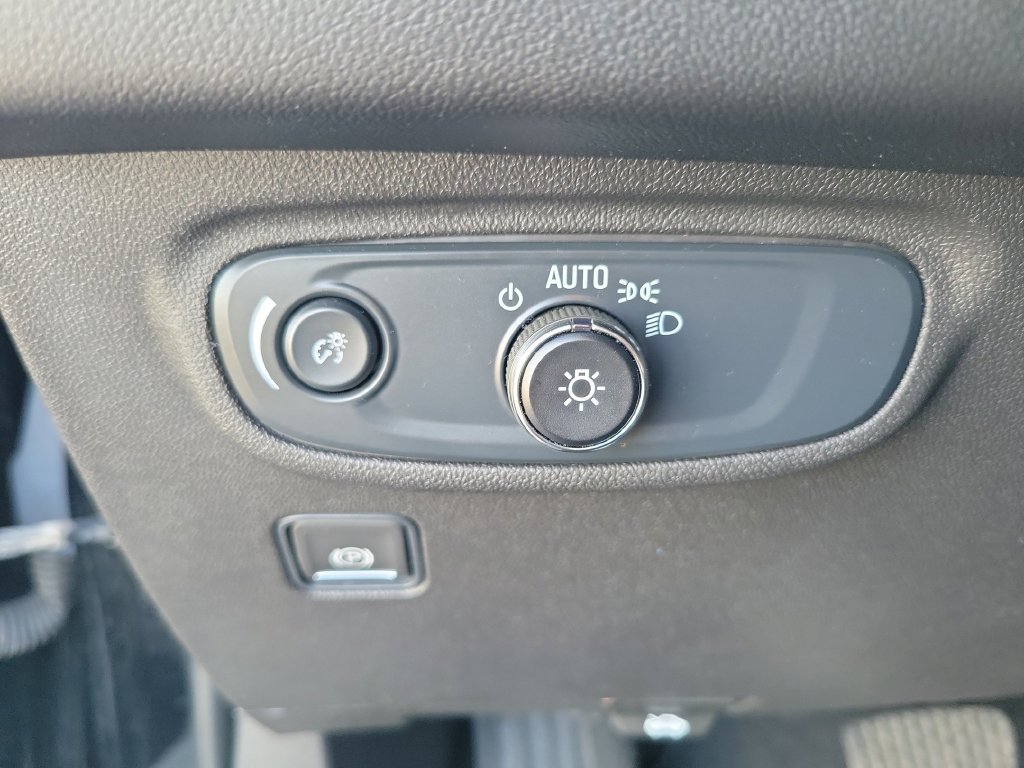 Used 2024 GMC Terrain SLE FWD image 27