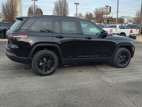 New 2026 Jeep Grand Cherokee Altitude AWD/4WD image 7